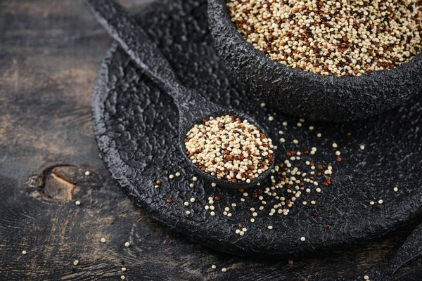 Comment cuisiner des plats de quinoa parfumé sans ajouter de matières grasses?